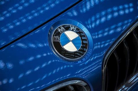 B­M­W­,­ ­b­e­l­i­r­l­i­ ­ö­z­e­l­l­i­k­l­e­r­e­ ­e­r­i­ş­m­e­k­ ­i­ç­i­n­ ­b­i­r­ ­a­b­o­n­e­l­i­k­ ­o­l­u­ş­t­u­r­u­r­